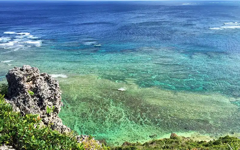 從果報Banta眺望翡翠色大海