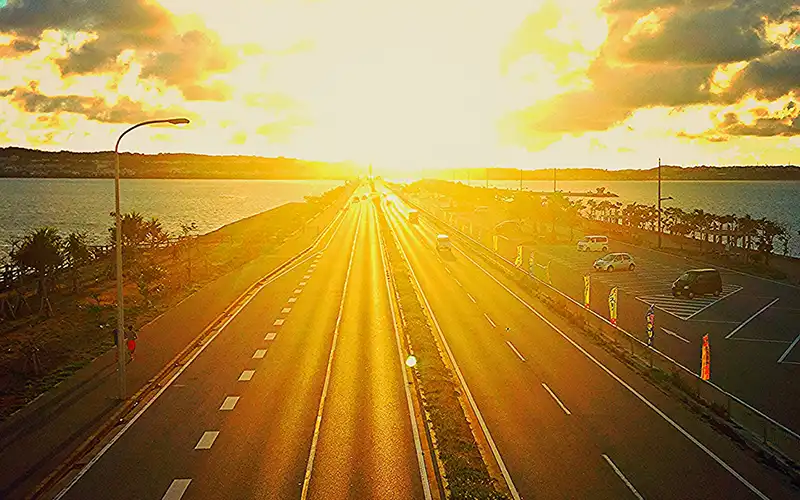 海中道路的晨景