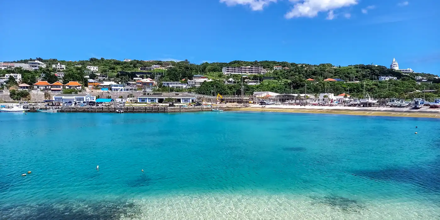 古宇利島とコバルトブルーの海