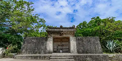 園比屋武御嶽石門